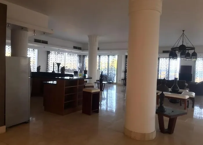 Beachfront Mansion With A Private Pool In Hadaba Villa *
