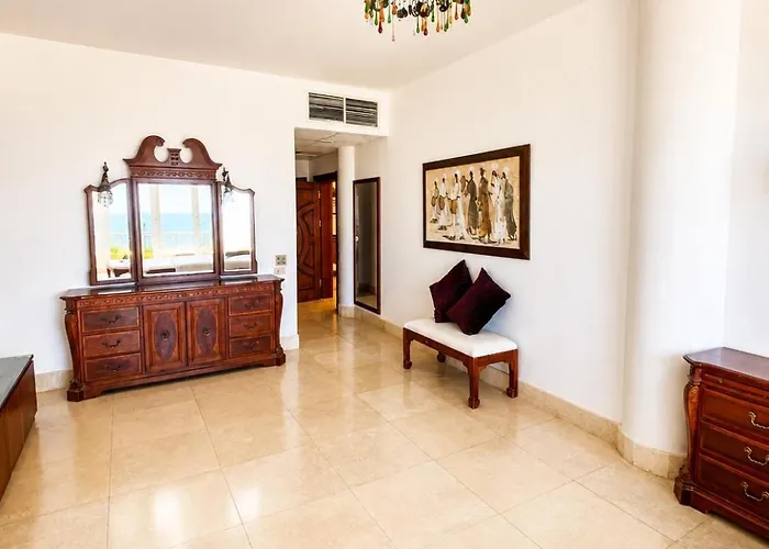 Villa Beachfront Mansion With A Private Pool In Hadaba *