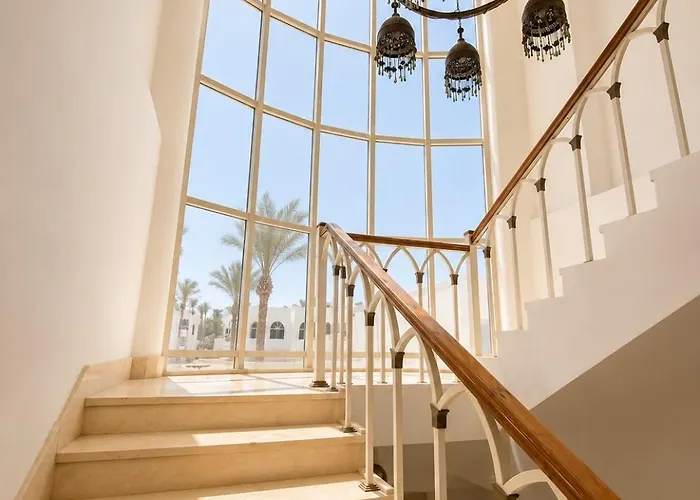 Beachfront Mansion With A Private Pool In Hadaba *