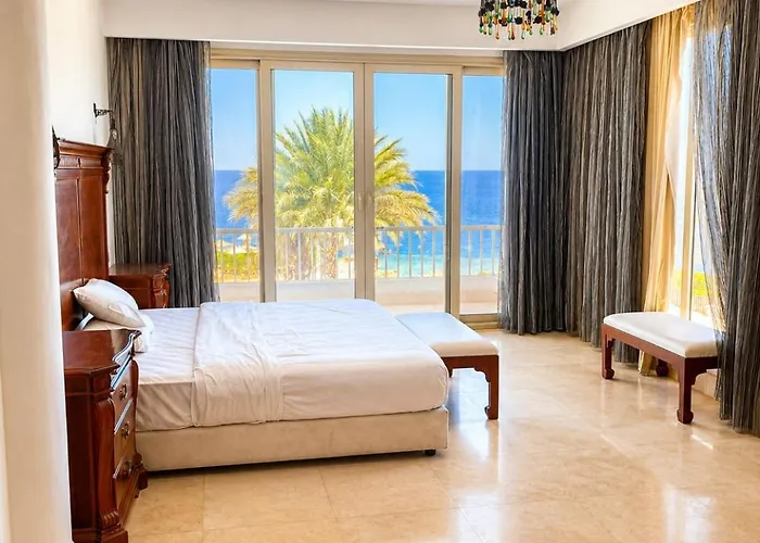 Beachfront Mansion With A Private Pool In Hadaba Sharm El-Sheikh