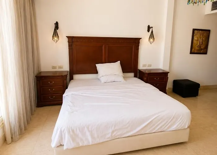 Beachfront Mansion With A Private Pool In Hadaba