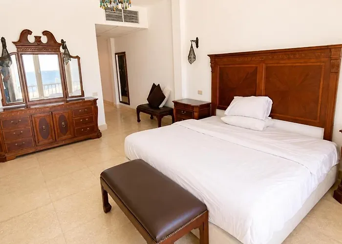 Beachfront Mansion With A Private Pool In Hadaba Villa