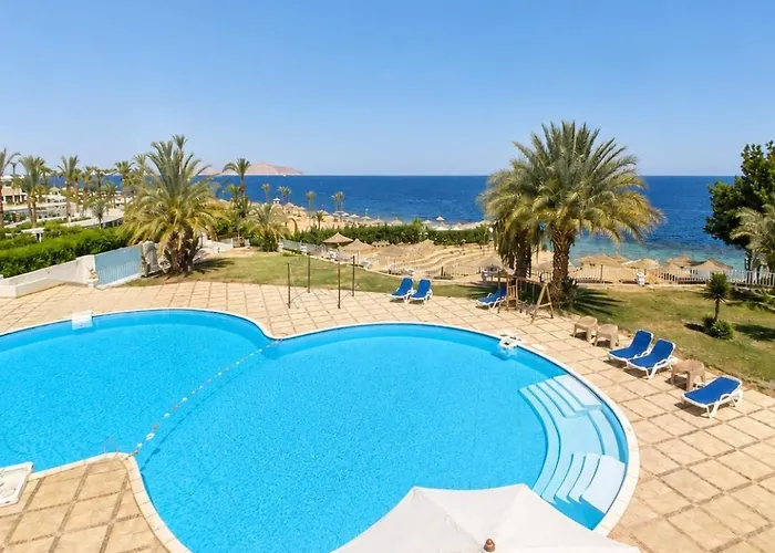 Villa Beachfront Mansion With A Private Pool In Hadaba