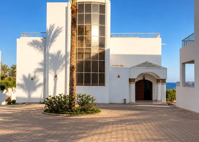 Beachfront Mansion With A Private Pool In Hadaba Sharm El-Sheikh