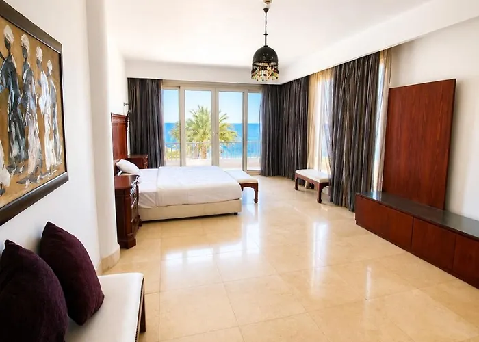 Beachfront Mansion With A Private Pool In Hadaba Villa *