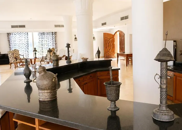 Villa Beachfront Mansion With A Private Pool In Hadaba *