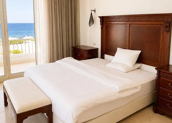 Beachfront Mansion With A Private Pool In Hadaba Sharm El-Sheikh