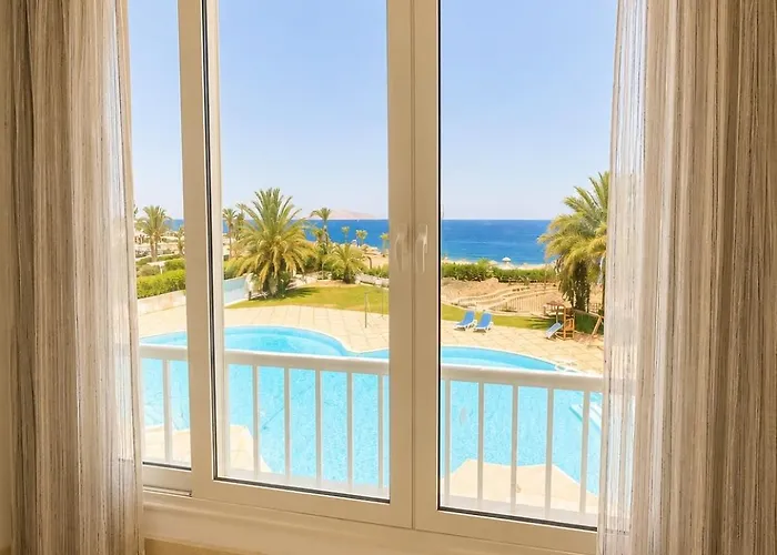Beachfront Mansion With A Private Pool In Hadaba Villa